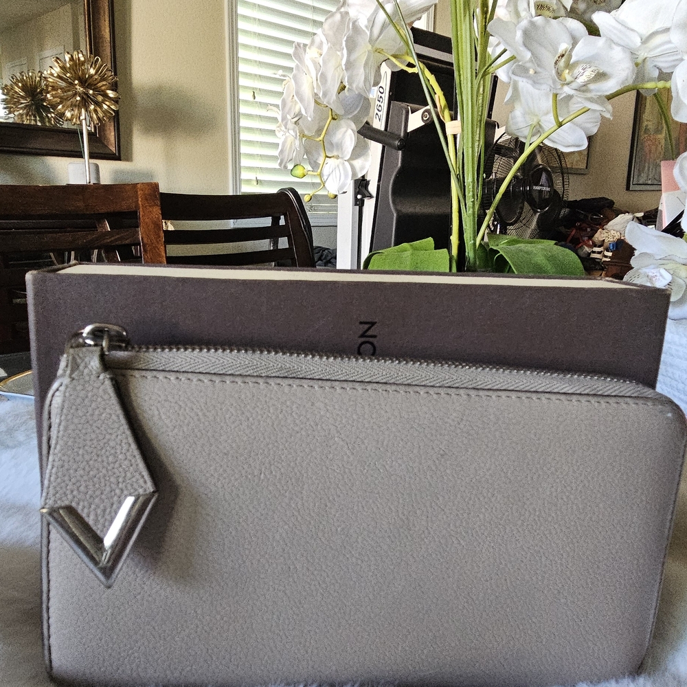 Louis Vuitton Comet Zippy Leather Wallet